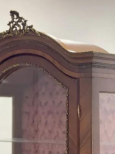 forma ideale ormari sa ostecenjem: Stilska vitrina Luj XV Odlicno stanje sirina 98 cm dubina 49 cm — 3