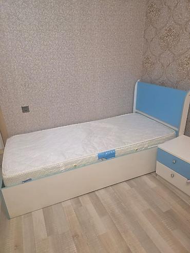divar paneli: Uşaq/yeni yetmə üçün tək nəfərlik çarpayı və döşək dəsti. - Ölçü — 1