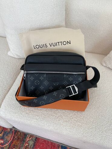 комплект булгари золото цена: Барсетка, Louis Vuitton, Материал: Экокожа, Застежка на магните, Застежка на молнии, Множество карманов, Новый