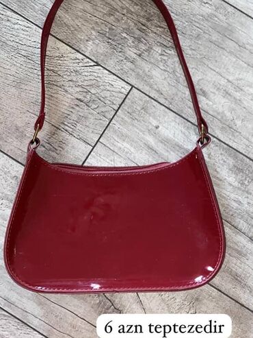 Kombinezonlar: - Qara kombinezon: S/M razmer (M olsa da uyğun). Ön hissədə iki cüt — 7