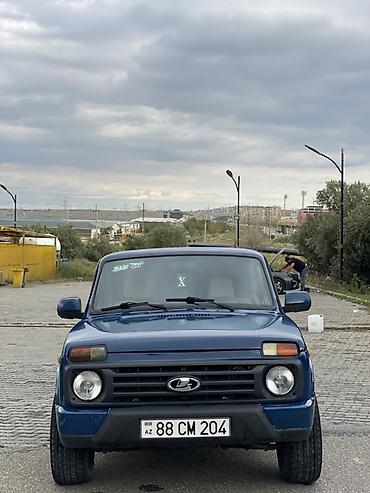 nolyedi masin: LADA Niva (VAZ 2121) 3 qapı, mavi rəngli SUV Əsas xüsusiyyətlər: - — 1