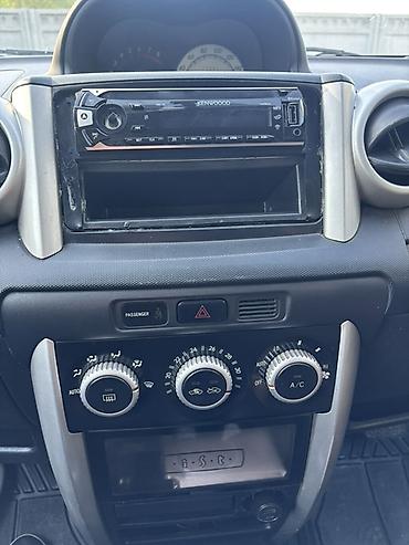 Toyota: Toyota Ist: 2003 г., 1.3 л, Автомат, Бензин, Хэтчбэк — 9