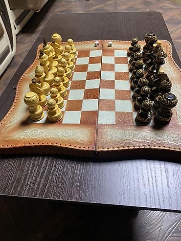 шахматный набор: Шахматы с резными фигурами на декоративной складной доске. ( КОЖА) - — 4