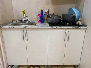 soba: Abyekt mebeli. Soba hissə yuxarı hissə moyka qaz. Qaz moyka