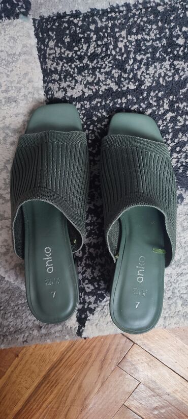 Personal Items: Fashion slippers, 37