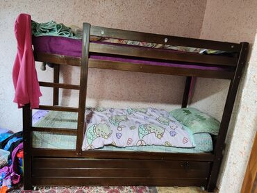 Другие товары для детей: Продается деревянная 2х ярусная кровать из сосны.С большим ящиком.С