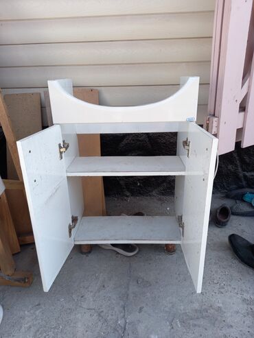 шкаф ванная: Тумба для ванны, Б/у, Без раковины, ЛДСП, цвет - Белый