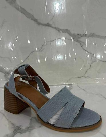 lagerfeld jako: Elegantne ženske sandale – više modela
Brojevi
36-41
2550 din
OR💥 — 8