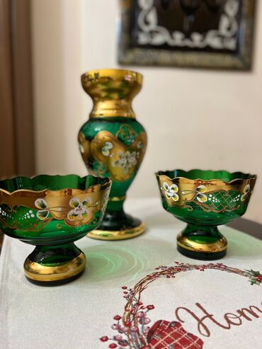 Ev saatları: Bagema guldan 40 manat (hundurluyu 31 sm) ve 2 eded konfet qabi