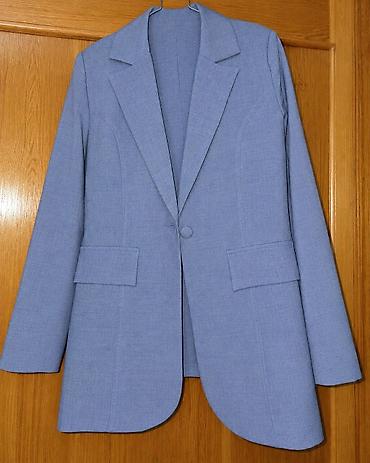 Zərif dizaynlı qadın blezeri - Rəng: açıq mavi (pastel ton) - Kəsim