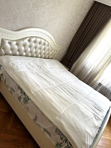 Yorğanlar, adyallar: Ağ rəngli yüngül yorğan - Material: parça üstlük, bərabər paylanma — 2