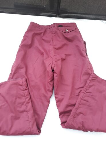 Skafanderi: Termo pantalone u ajvori boji, savršene za hladnije dane. Udobne i