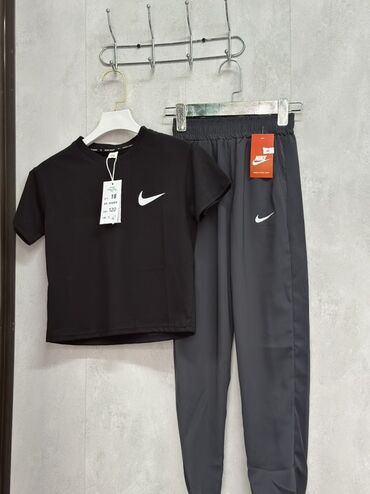 платья для спортивных бальных танцев для детей: Спортивный костюм Nike черного и темно-серого цветов. В комплект