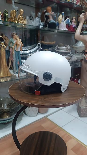 Moto geyim: Ağ rəngdə şəhər tipli motosiklet və Skuterlər üçün dəbilqə Hər növ — 6