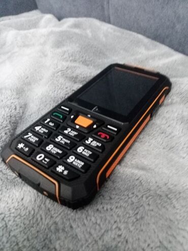 геймпад для телефона: Fly 2080, Новый, < 2 ГБ, цвет - Оранжевый, 2 SIM