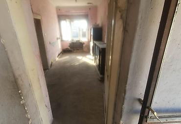 Kuće na prodaju: Stara kuca u Kucuri na prodaju Kuca je za restauraciju. Od naboja — 8