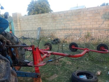 Traktorlar: Mavi rəngli T28. Qabaq təkərlər orta vəziyyətdə arxa təkərlər isə -da lalafo.az — 10 Traktorlar: Mavi rəngli T28. Qabaq təkərlər orta vəziyyətdə arxa təkərlər isə — 10