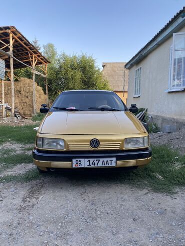 Volkswagen: Volkswagen Passat: 1988 г., 1.8 л, Механика, Бензин, Седан