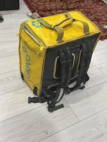 рюкзак glovo: Терморюкзак курьерский Glovo - Объём: примерно 40–50 л, форм‑фактор — 3