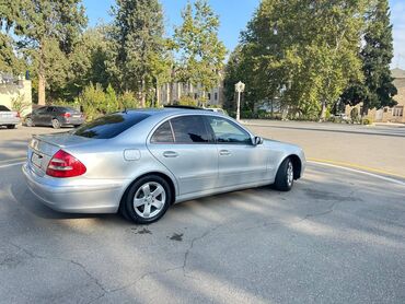 Mercedes-Benz: Mercedes-Benz E 220: 2.2 l | 2003 il Sedan — 5