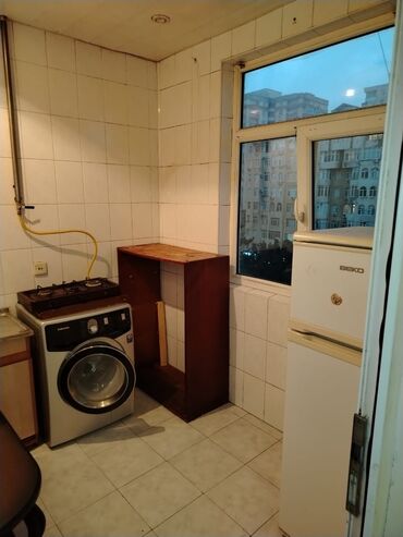 Uzunmüddətli kirayə mənzillər: Memar ecemi metrosuna yaxin 5/5 mertebesi de 2 otaqli ev 400 — 3