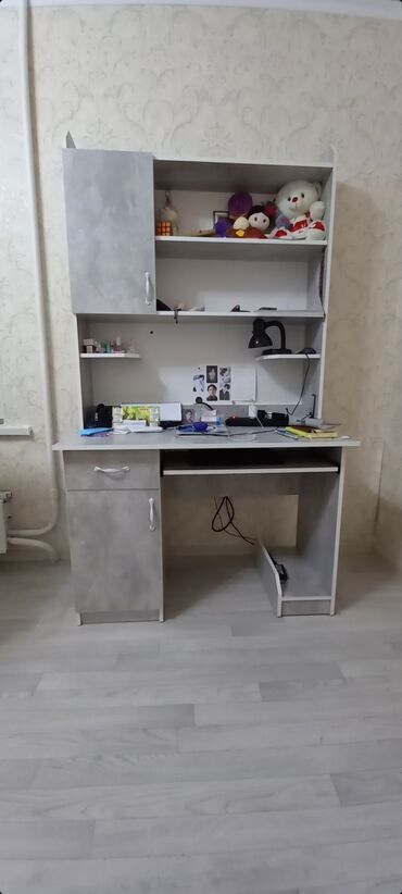 письменные столы: Компьютерный Стол, цвет - Серый, Новый