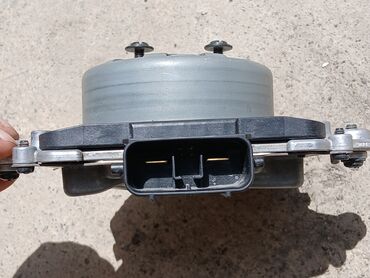 Радиаторы: Toyota Camry 70SE Американец 1.Кронштейны радиатора Стойки радиатора — 10