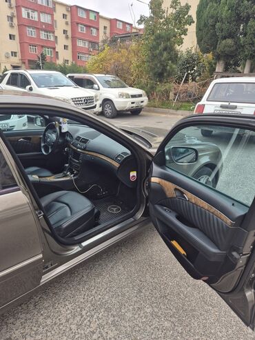 Mercedes-Benz: Mercedes-Benz E 230: 2.5 l | 2007 il Sedan — 9