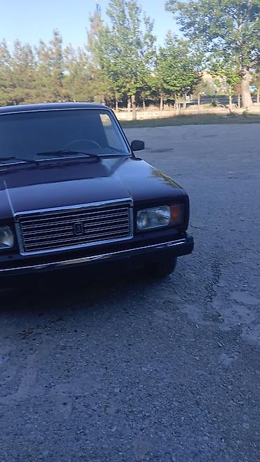 09 maşın: VAZ 2107 sedan – tünd bordo rəngli klassik model. - Kuzov: 4 qapılı — 1