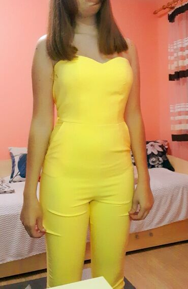 Kombinezoni: Kombinezon FERVENTE 
Velicina: 36
Kao NOV nosen par puta
Ima elastina — 5