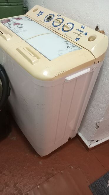 стиральная машинка продаю: Стиральная машина Hisense, Б/у, 10 кг и более, Узкая