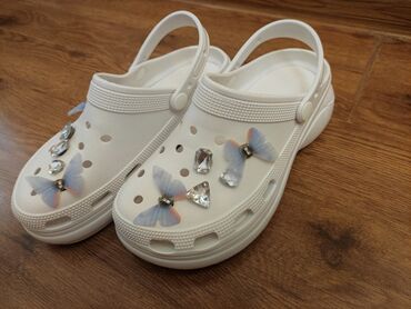 кожанные сандали: Новые Crocs classic crush sandal