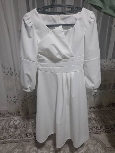 вечернее платье с: Вечернее платье, Короткая модель, С рукавами, M (EU 38), XL (EU 42)