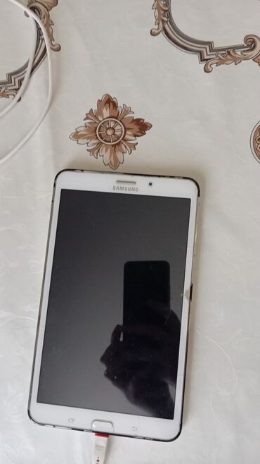 Samsung: Samsung Tab4 satılır. Zaretqa saxlamır. YouTube işləmir. Qiymət 40 azn