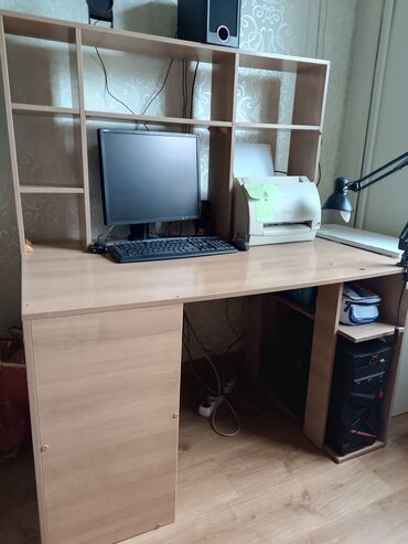 компьютерный стол ош: Комплект офисной мебели, Стол, цвет - Бежевый, Б/у