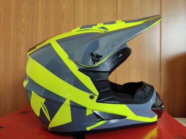 Спорт и хобби: Шлема новые. цена за один шлем размер FOX 56-57 второй 60-61. Цена
