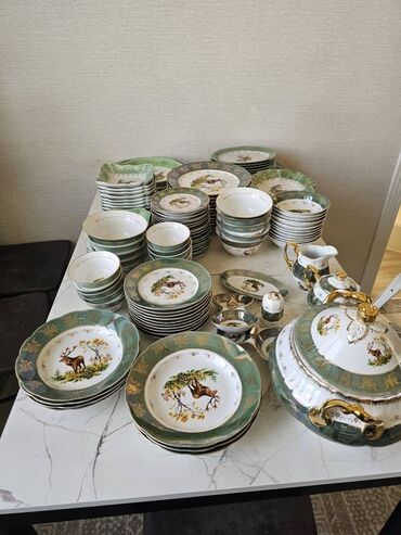 деревянные посуды: Большой сервиз из тонкого фарфора с декором - Цвет и оформление