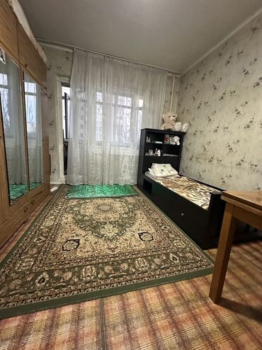 дешевые квартиры в оше: 2 бөлмө, 54 кв. м, 105-серия, 5 кабат, Эски ремонт
