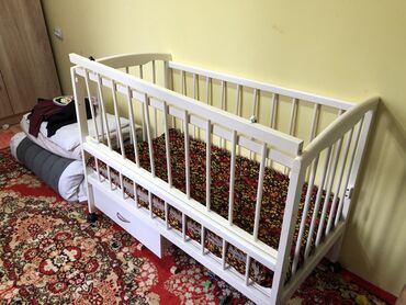 деревянную детскую кровать: Манеж, Для девочки, Для мальчика, Б/у
