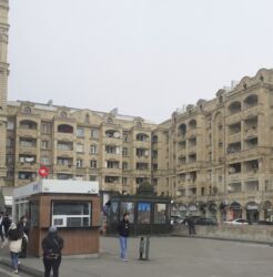 Uzunmüddətli kirayə mənzillər: Gənclik metronun yanı, 5 mərtəbəli binanın 4-cü mərtəbəsində 2 otaqlı — 11