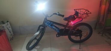 новый велик: Velosiped 20-lik . Təcili satılır. Ünvan : Bayıl Təkcə təkərlərində