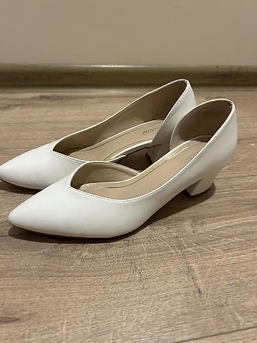 Digər ayaqqabılar: 1.Ботинки Натуральная кожа Размер 39 Цена 60 azn 2. Зимние ботинки — 20