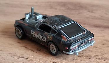 cusa 10872: Hot Wheels die-cast model maşın – Roadkill “Rotsun” (Custom Datsun — 2