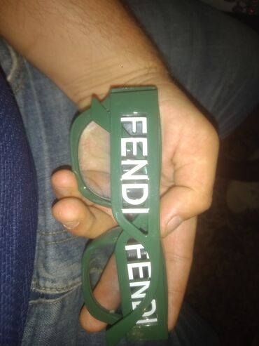 Eynəklər: Gün eynəyi, Fendi, İşlənmiş