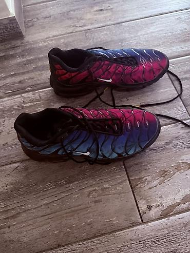 buzz nike tn patike: Nike Air Max Plus (TN) patike – višebojni “gradient” dizajn - Model — 1