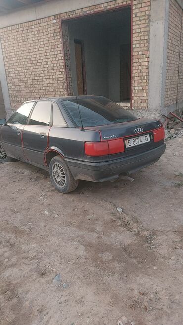 Audi: Audi 100: 1989 г., Седан