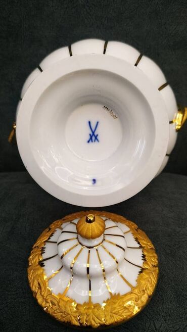 Наборы посуды: Продаются сервисы, первый комплект на 12 персон, производство фирмы — 12