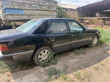 авто запчас бишкек: Представлений седан Mercedes-Benz E-Class W124 виконаний в темному