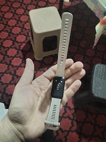 klassik saat: HUAWEI Band 10 fitnes qolbağı - Rəng: açıq/bej tonlu qayış - Böyük — 3