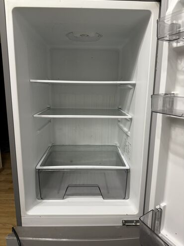 кухонные холодильник: Холодильник Midea, Б/у, Двухкамерный, No frost, 175 *